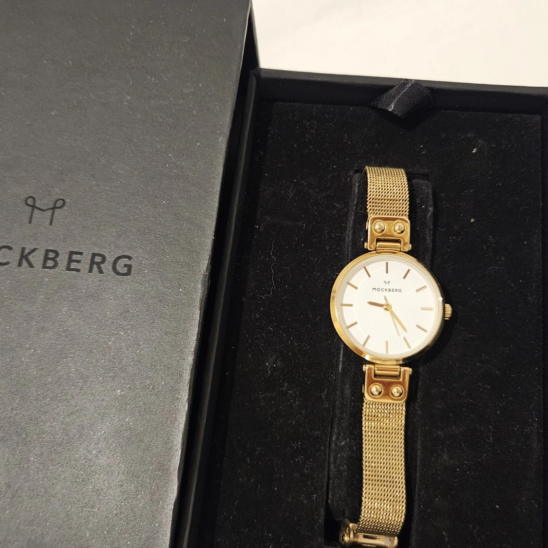Mockberg guld klocka med mesh-armband