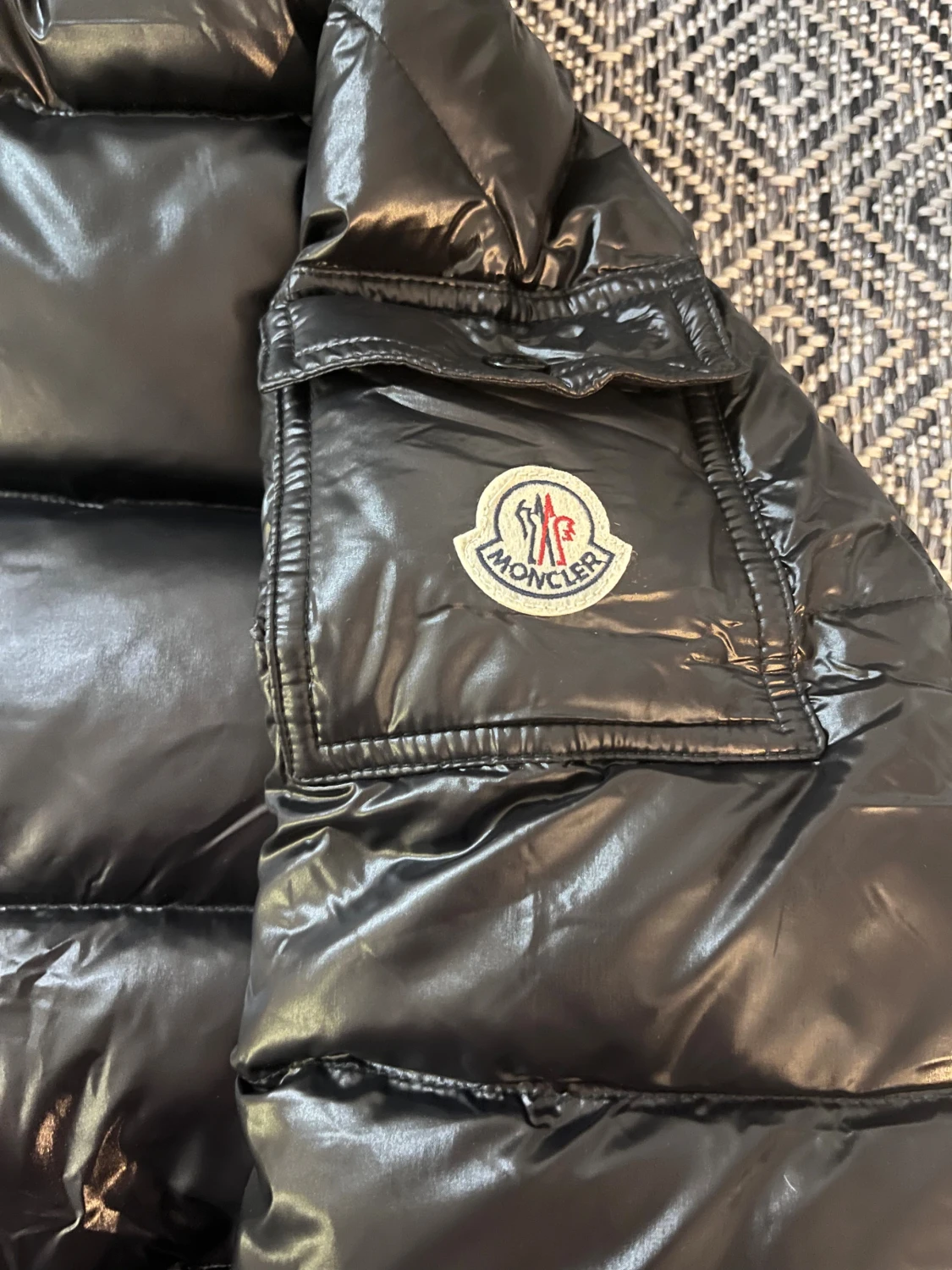 Svart Moncler pufferjacka med huva Size 2 - 2