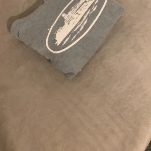 Cortiez hoodie - Jag säljer en äkta Cortiez hoodie som är i ganska bra skick och sitter perfekt på någon som är mellan 166-170