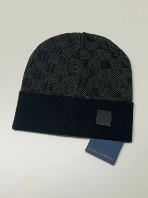 Lv Mössa - Helt ny aldrig använd. Storlek One size. Snabb frakt fraktar inom 24h.