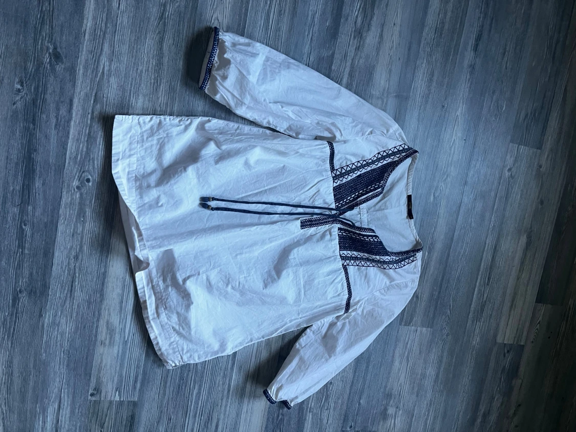 Snygg blus med broderi - 3