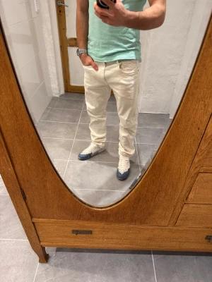 Replay jeans  - Ett par snygga byxor från Replay i storlek W32 L32 i modellen Anbbas 