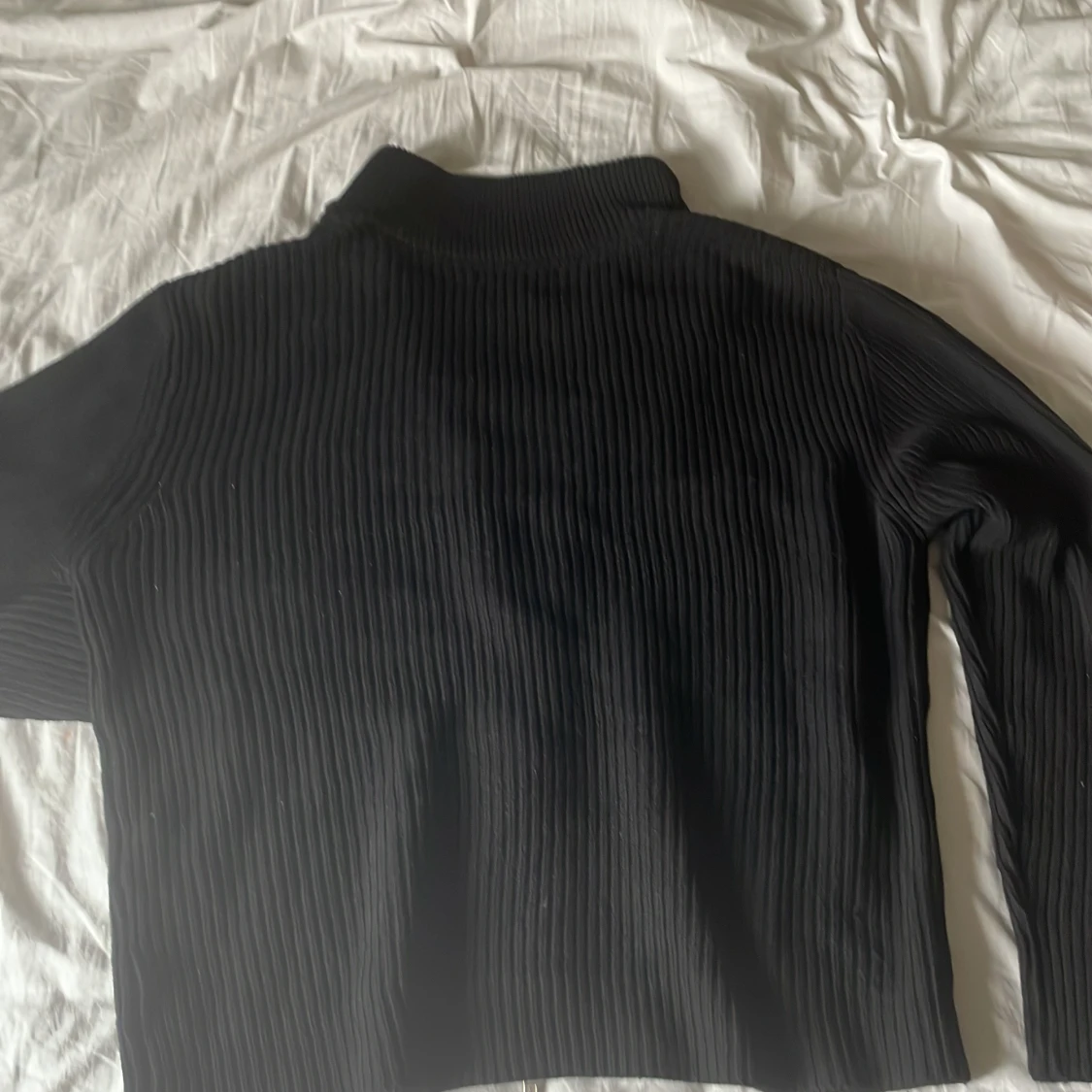 Svart ribbad kofta med dragkedja - 1