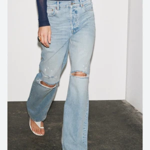 Ljusblåa jeans  - Superfina jeans med slitningar 🩵