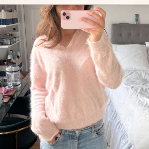 Stickad tröja  - Så fin tröja i angora mix 