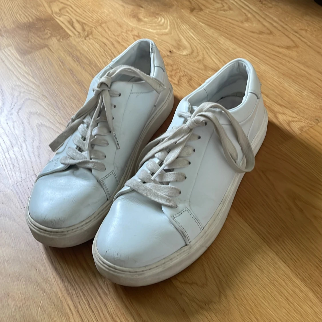 Vita sneakers från Calvin Klein