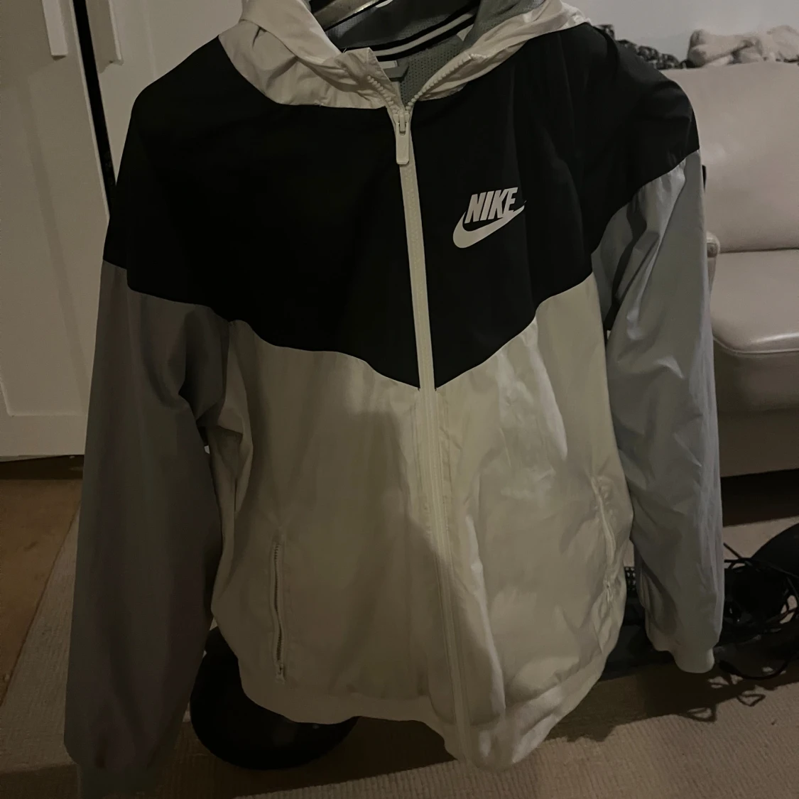 Nike vindjacka svart/vit 158-170 cm