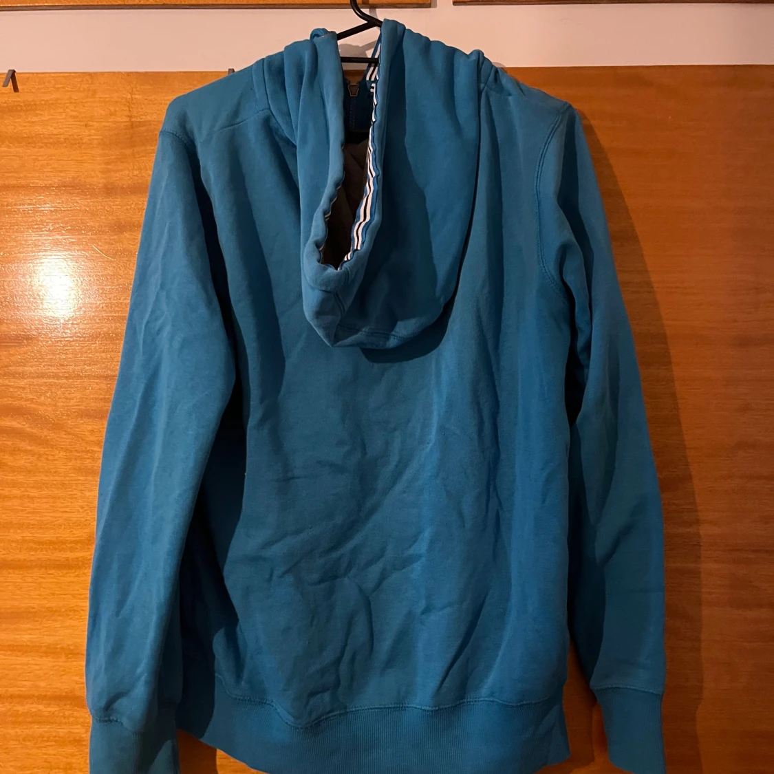 Blå hoodie Identity Team med tryck - 1