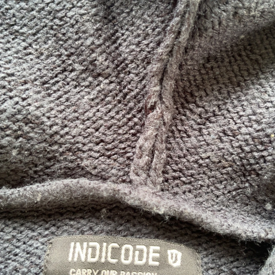 Blå stickad hoodie från Indicode - 2