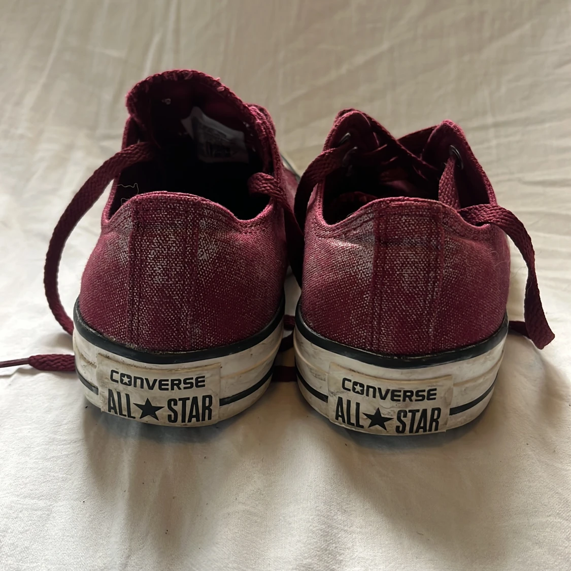 Vinröda låga converse - 2