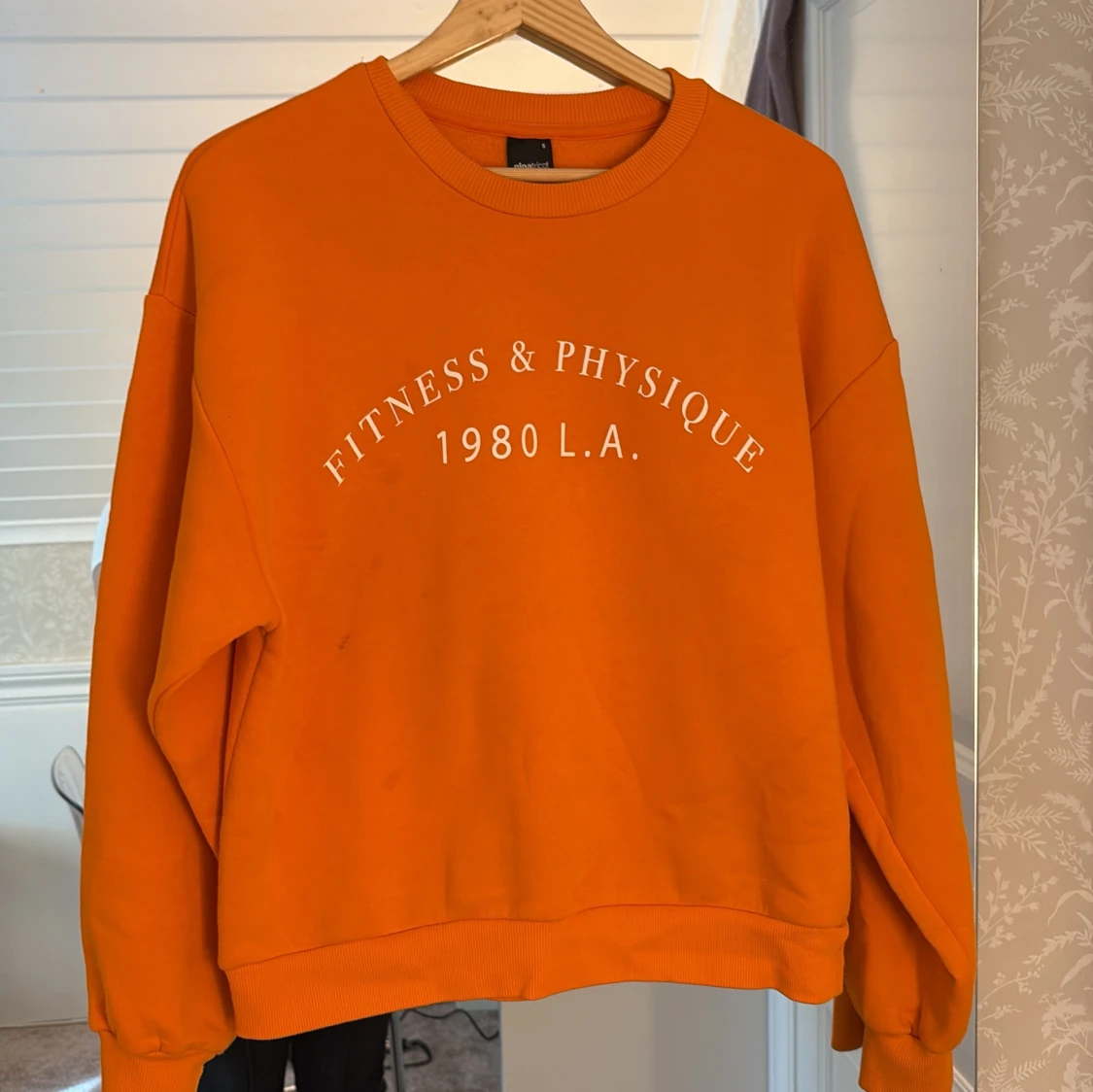 Orange sweatshirt från Gina Tricot - 1