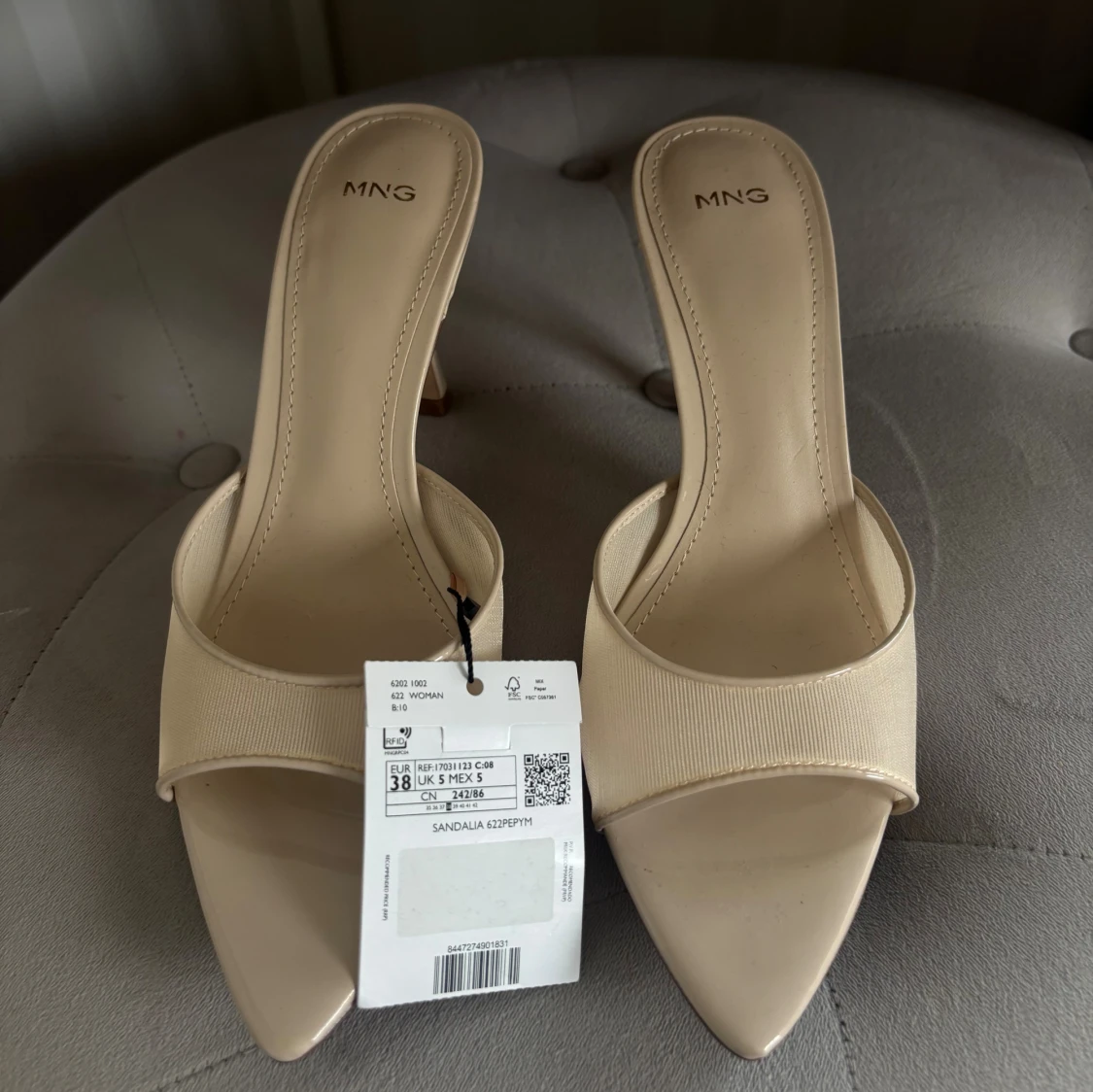 Beige klackade sandaler från Mango - 3