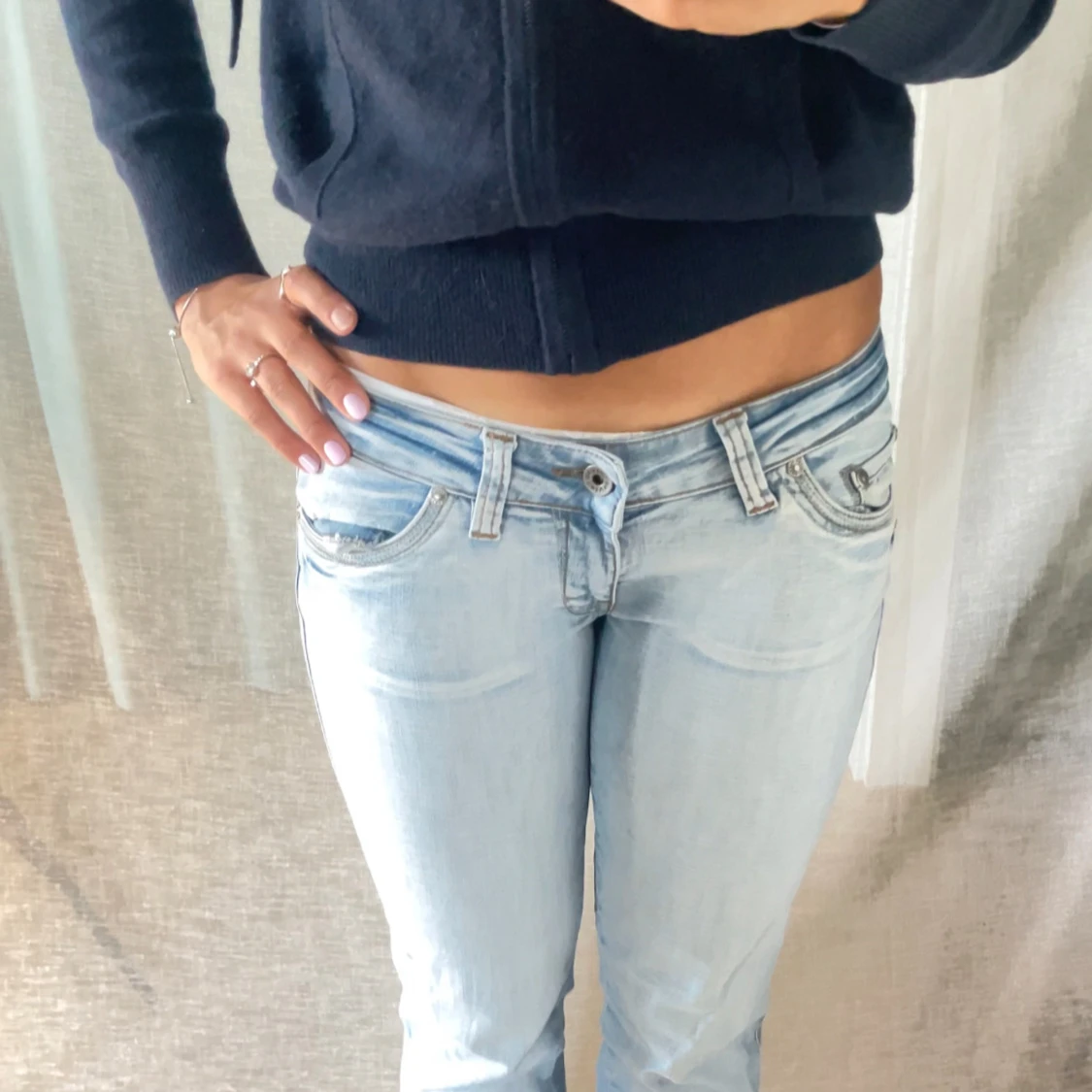 Ljusblåa lågmidjade bootcut jeans - 2