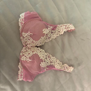 Rosa intimissimi bh - Rosa intimissimi bh i modell elena. 