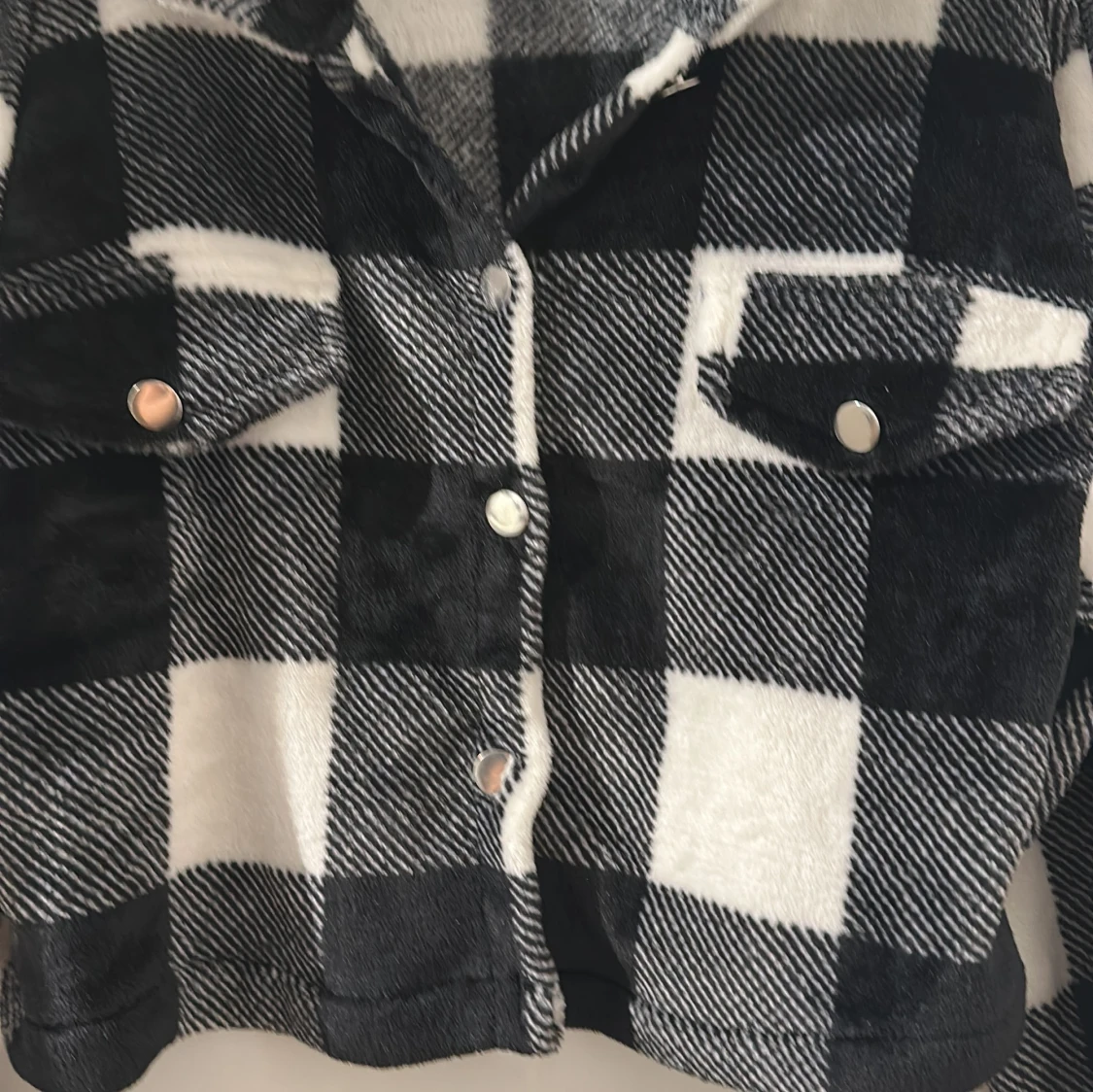 Svartvit rutig teddyjacka - 1