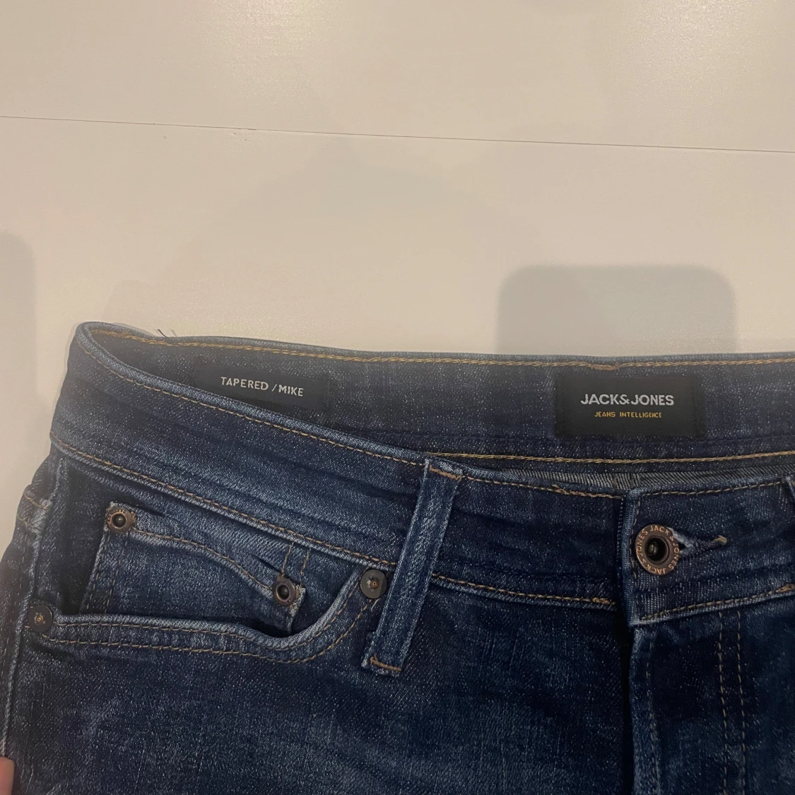 Mörkblå tapered jeans från Jack & Jones - 3
