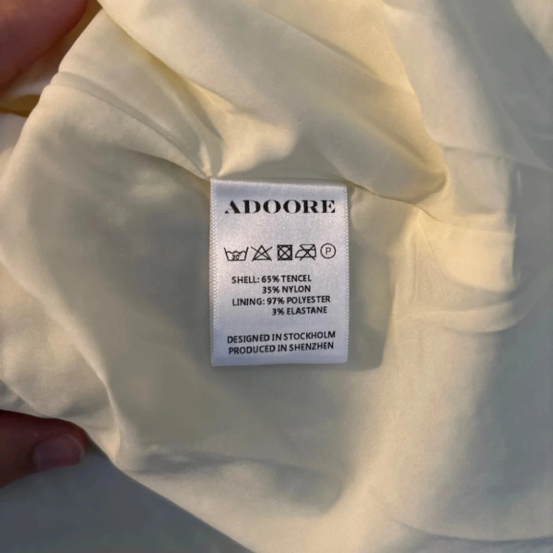 Pastelgul kortklänning från Adoore - 3