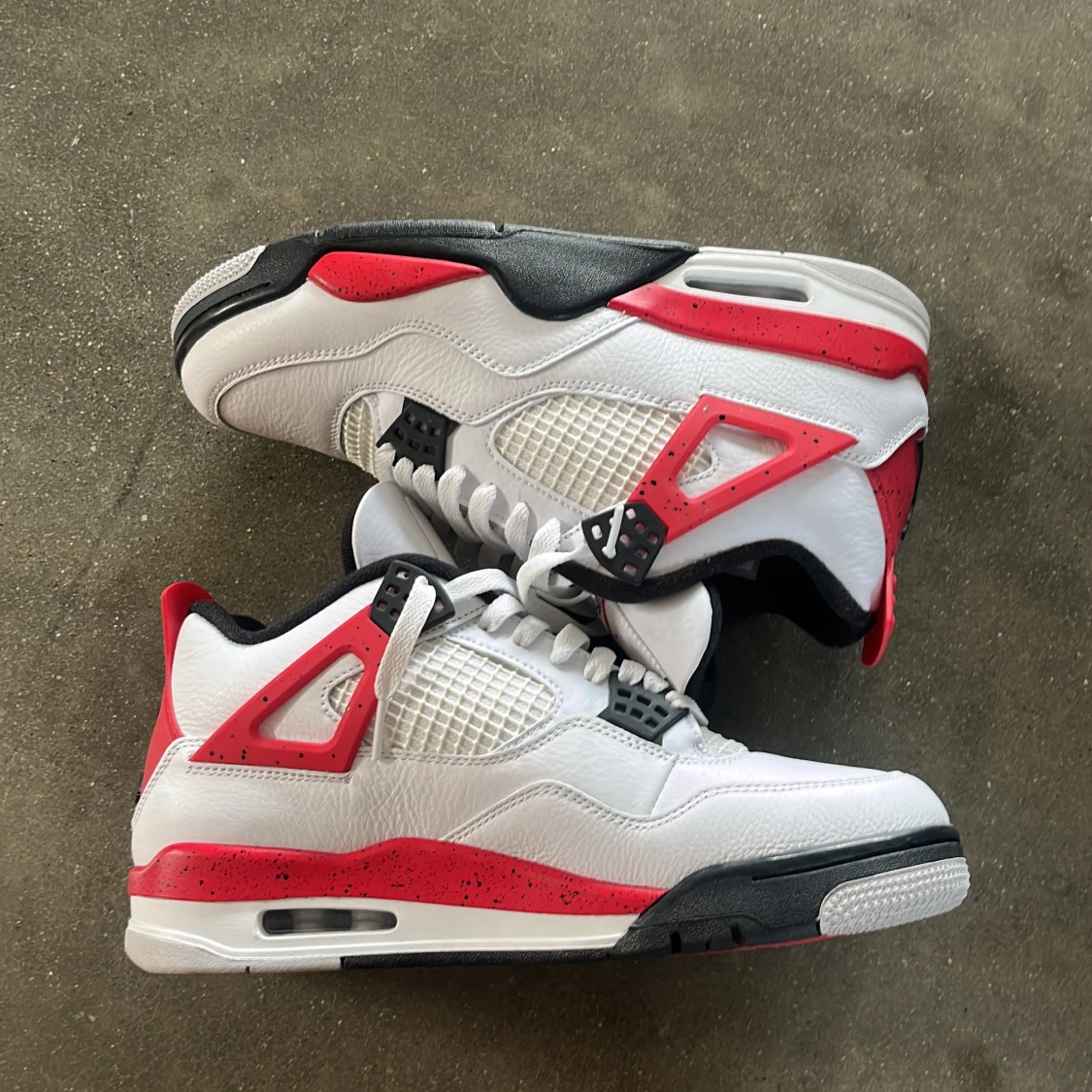 Jordan 4 retro red cement storlek 42,5 - 2