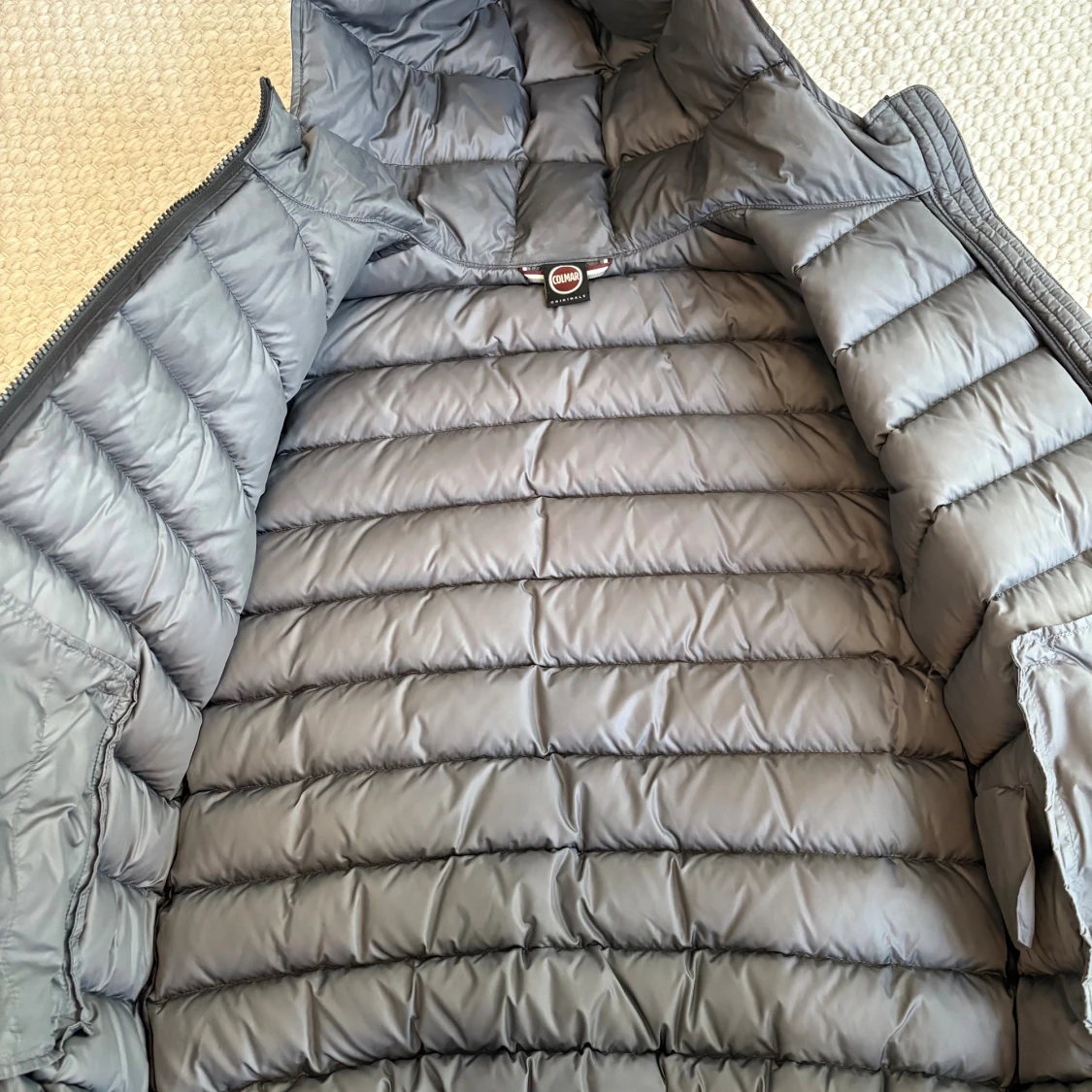 Svart dunjacka från Colmar med huva - 1