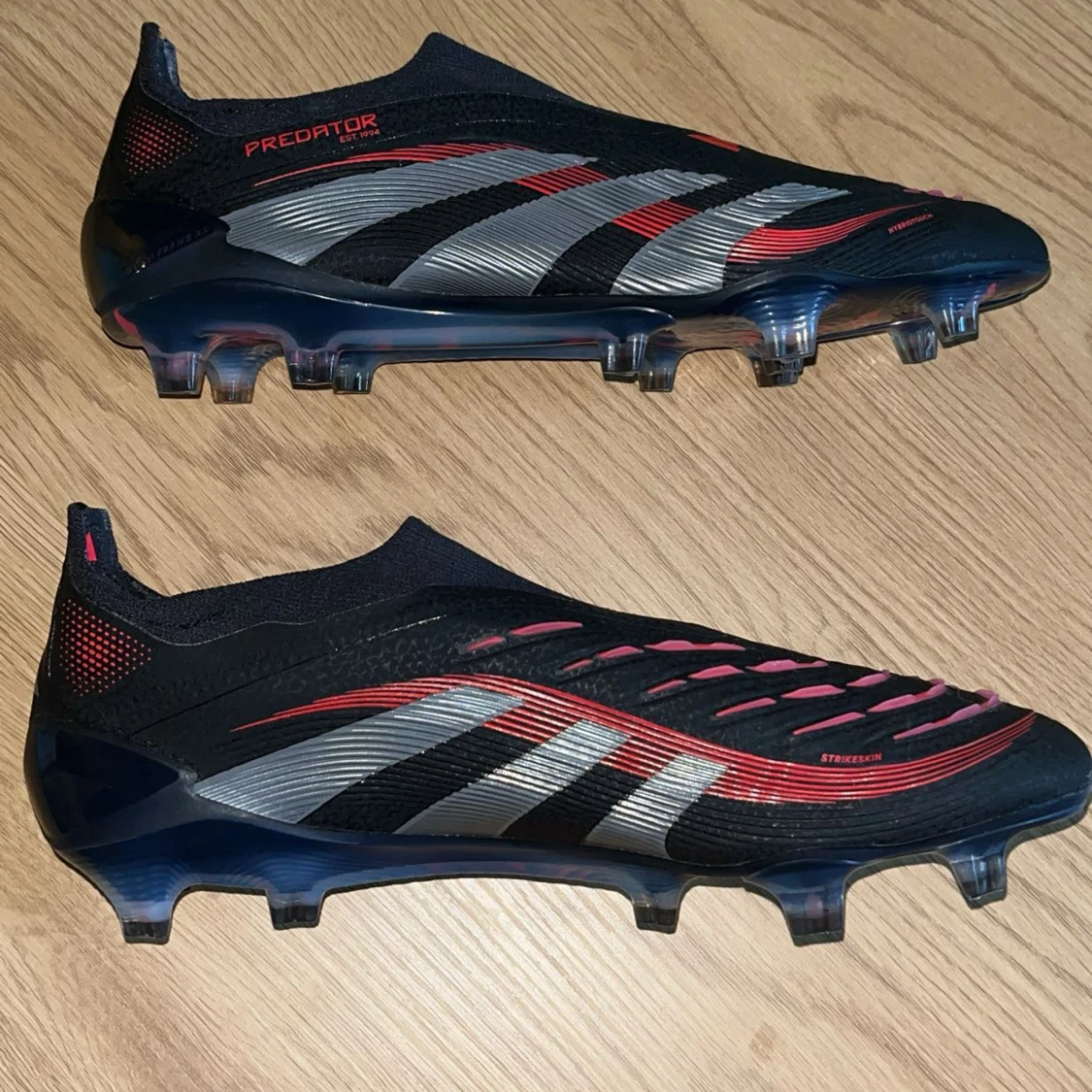 Adidas Predator fotbollsskor svart/röd