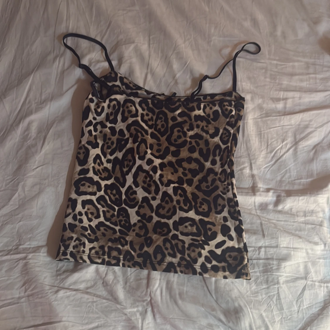 Leopardmönstrad linne-topp med smala band - 1