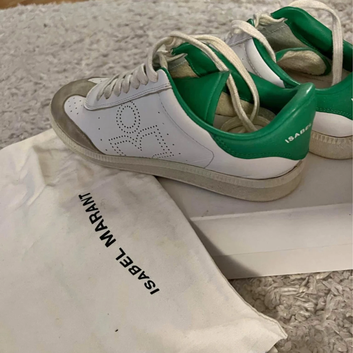 Isabel Marant vita och gröna sneakers