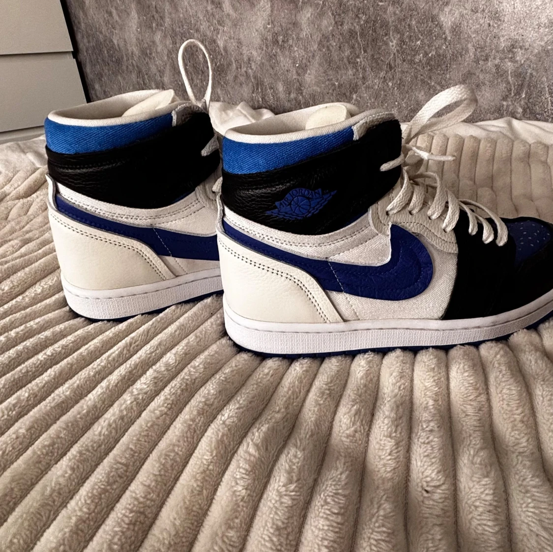 Air Jordans 1 High Royal Toe - 1