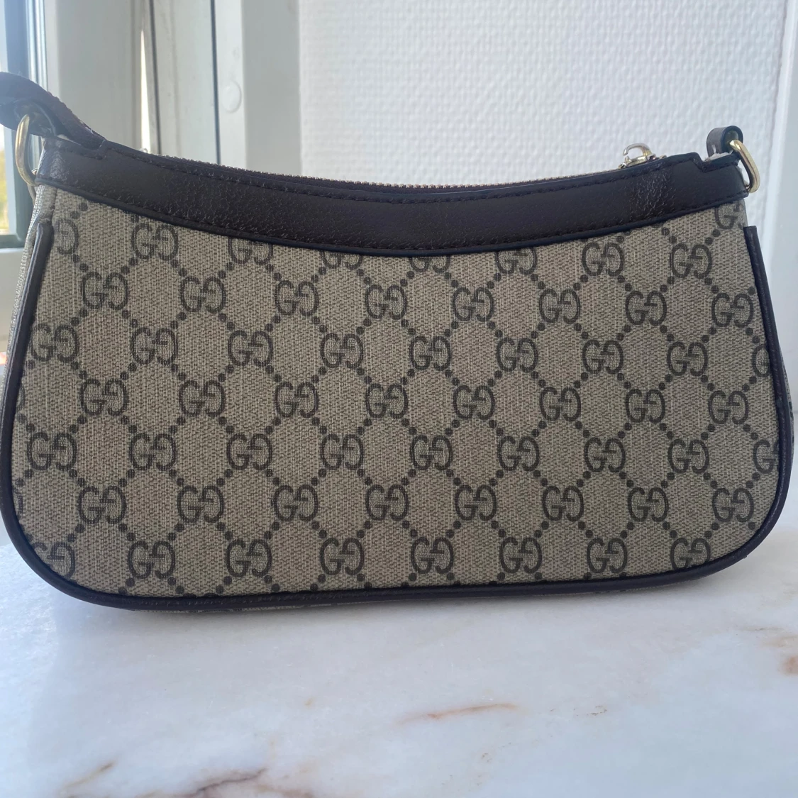 axelväska med kedja - 1