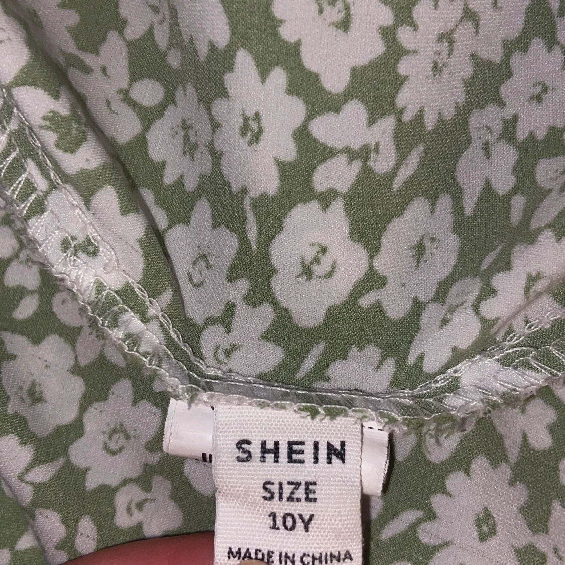 Grön blommig kortklänning med puffärm - 4