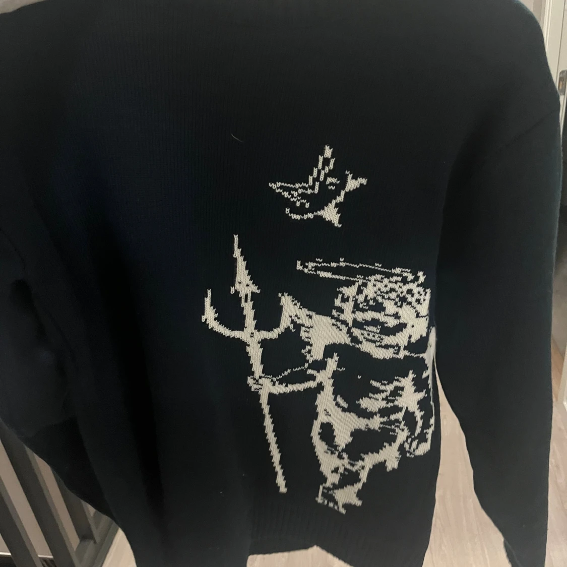 Mörk blå stickad tröja Laviago med ängel - 1