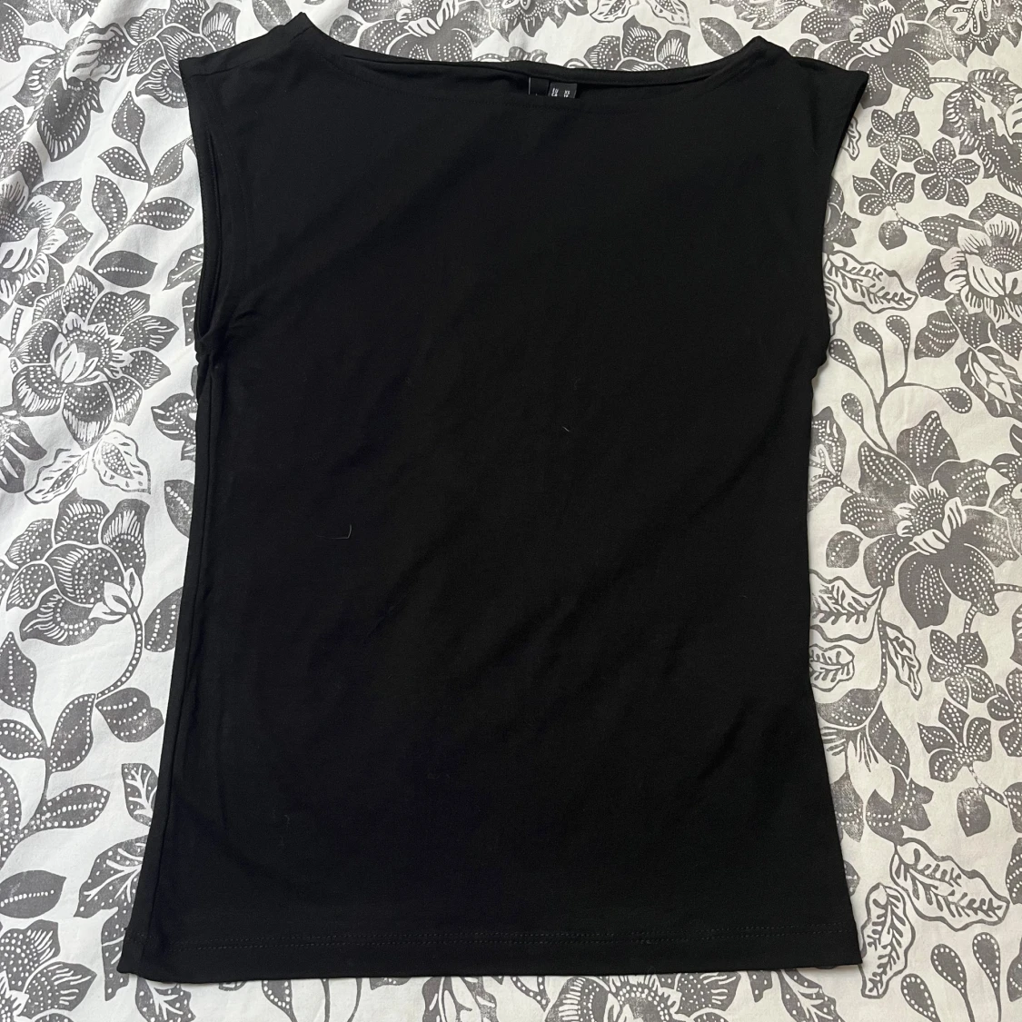 Svart ärmlös topp från Vero Moda XS - 1