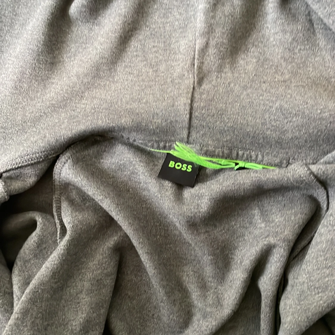 Grå hoodieklänning från BOSS - 3