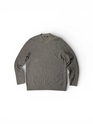 Grå stickad tröja från J.Lindeberg - Snygg grå stickad tröja från J.Lindeberg. Storlek L men passar M också