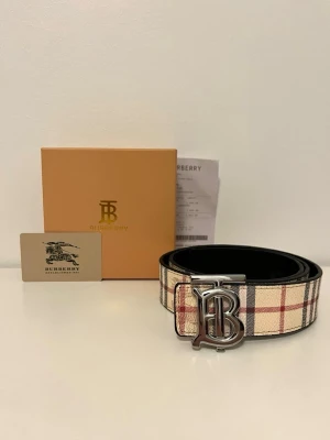 Vändbar Burberry bälte  - Helt ny, skickas inom kort tid