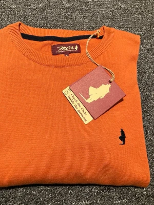 Ny stickad tröja från MCS  - Snygg och mjuk stickad tröja från italienska MCS (f.d. Marlboro Classic) i storlek S. 100% bomull och bekväm passform. Nypris 899,-