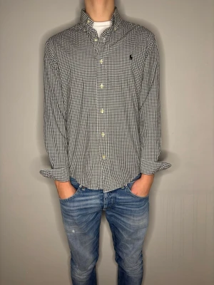 Ralph Lauren Skjorta - Ralph Lauren Skjorta| Storlek: S| Modellen är 177 cm| Skick: 10/10 aldrig använd!| Pris: 349kr| Priset går alltid att diskutera😊