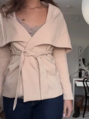 Vårkappa - Såå fin beige kappa perfekt inför våren😍😍