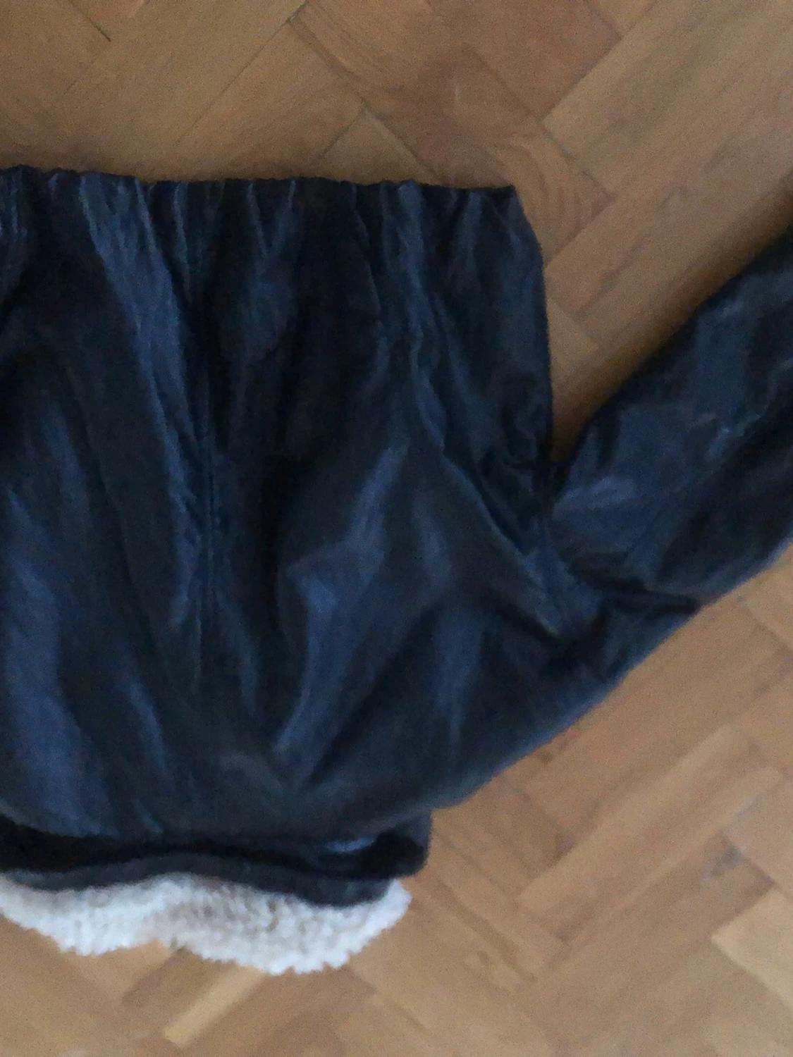 Svart jacka med teddykrage från Mango - 1