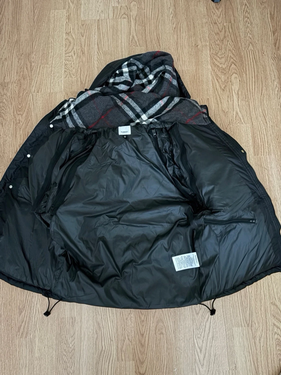 Svart pufferjacka från Burberry - 1