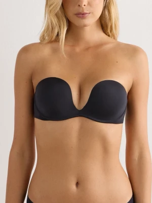  ”Monica ultralight microfibre bandeaubehå” - Intimissimi bandeaubehå i modellen ”Monica”, storlek 70B med avtagbara band som tillkommer, det är även dolda hyskhållare för olika styling alternativ för banden. Perfekt för djupa urringningar och bandeau toppar. Aldrig använd💗