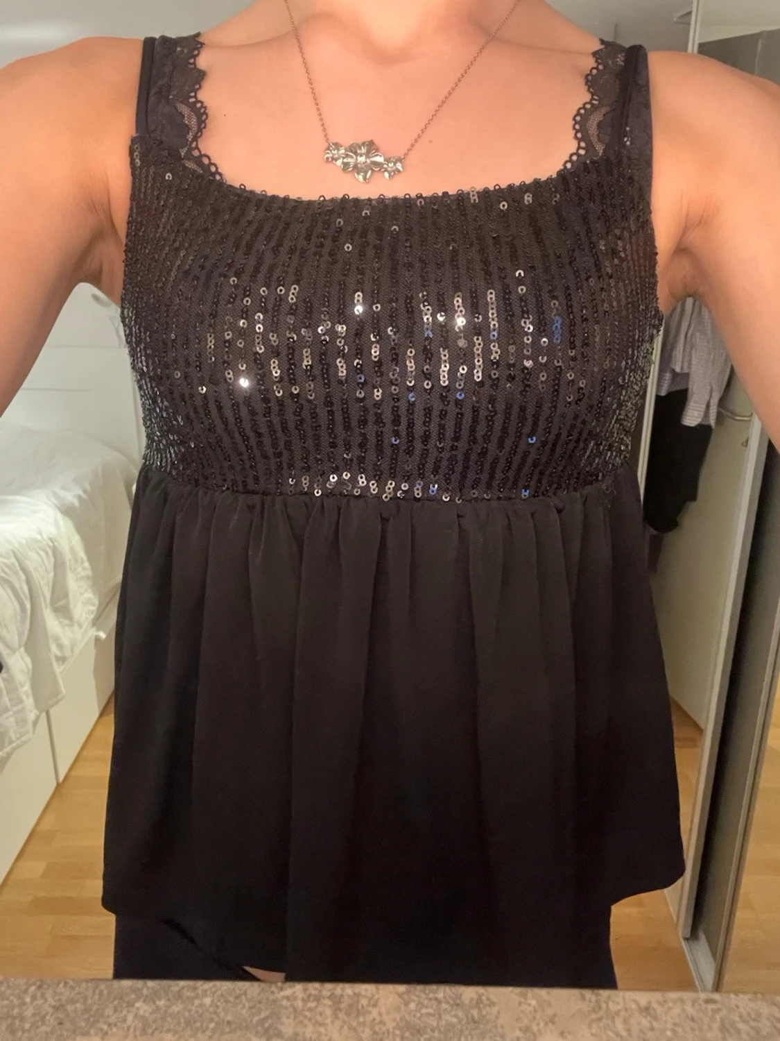 Svart snygg glittertopp!💘