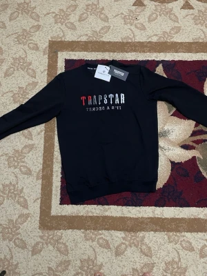 TRAPSTAR SWEATER - Oanvänd trapstar sweater