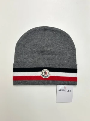 Moncler Mössa - Helt ny aldrig använda. Storlek One size. Snabb frakt 