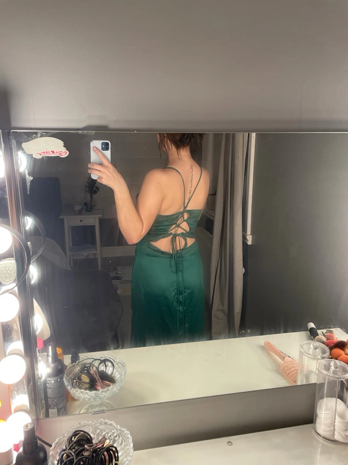 Grön långklänning med snörning - 1