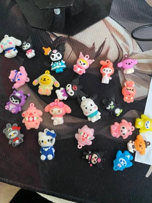 Sanrio figurer - Säljer små sanrio figurer 🩷 har också paketet om man vill ha den med >.< 