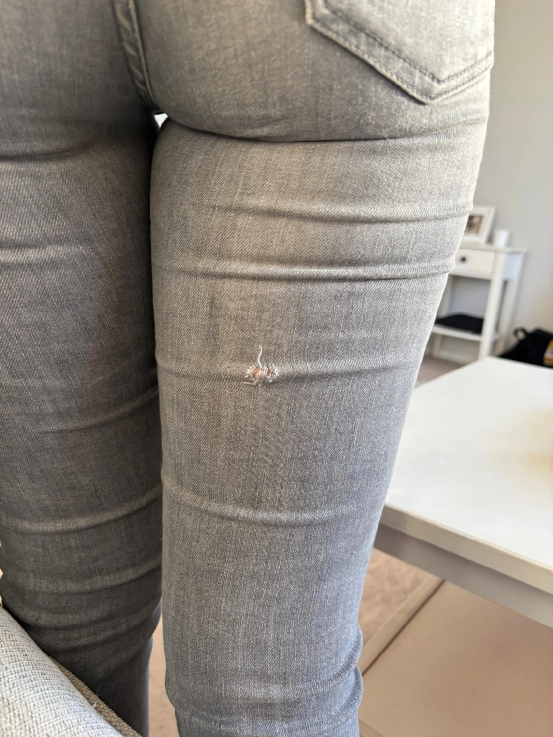 Högmidjade gråa jeans - 2