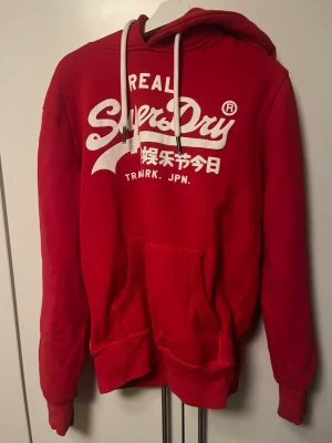 Superdry hoodie - Superdry hoodie i perfekt skick. Storlek M.
