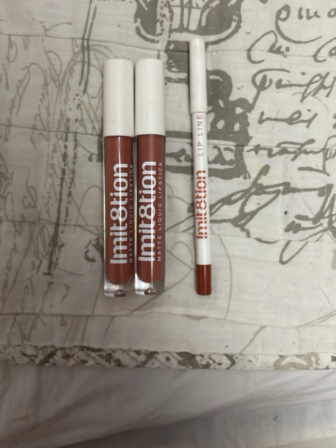 Imitation läppkit med två läppstift och penna - 2