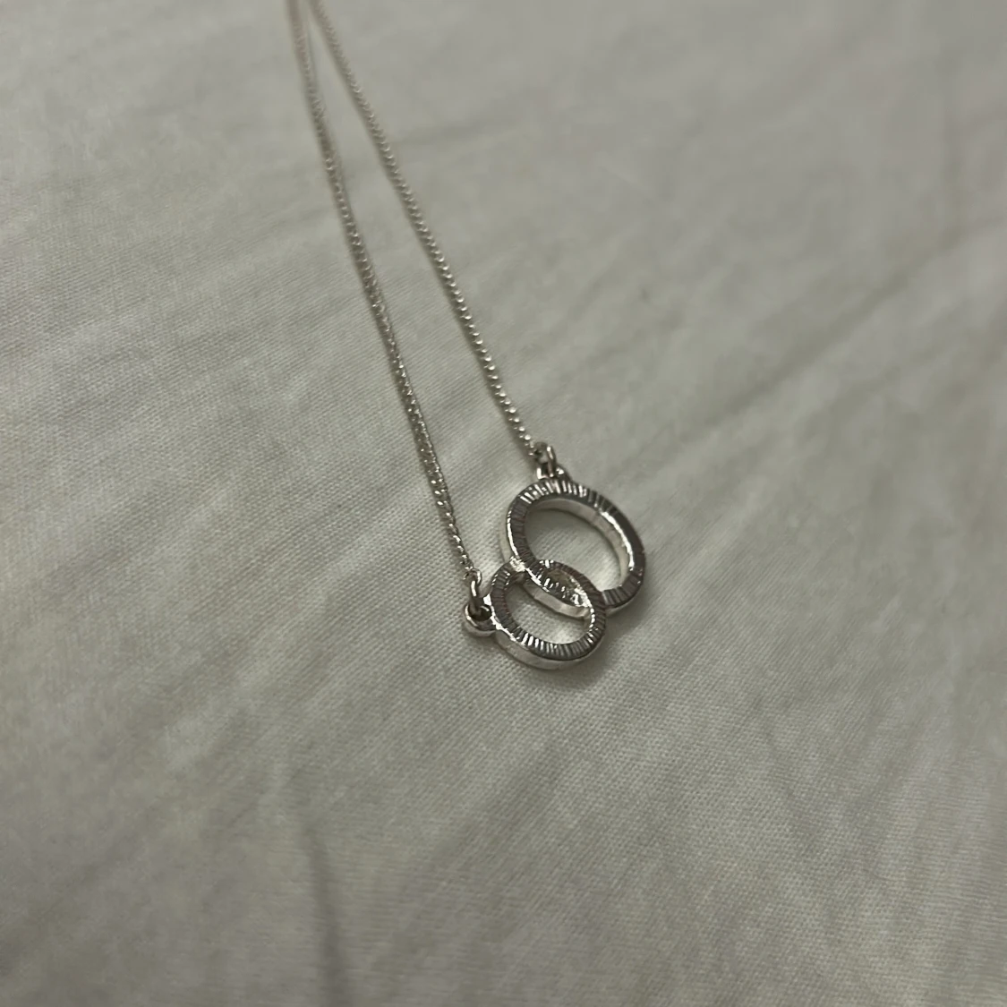 Silverhalsband med två ringar - 2