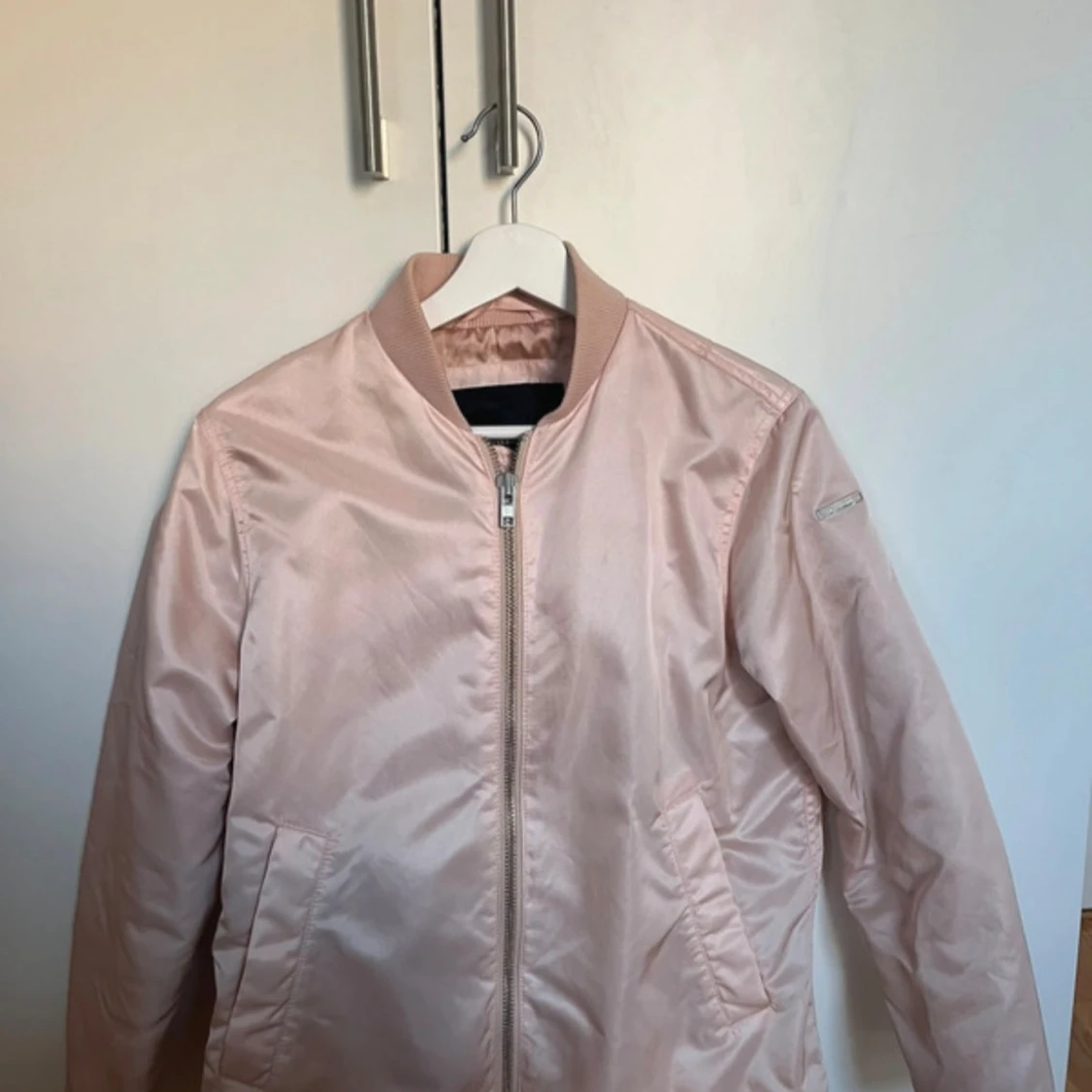 Ljusrosa bomberjacka Peak Performance - 1